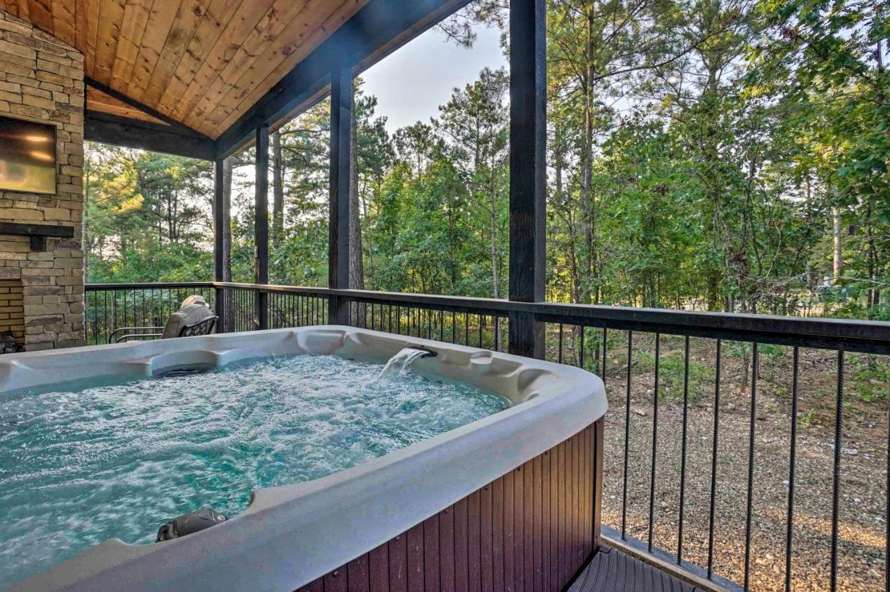 Modern Cabin With Hot Tub And Panoramic Views! Villa Broken Bow Eksteriør billede